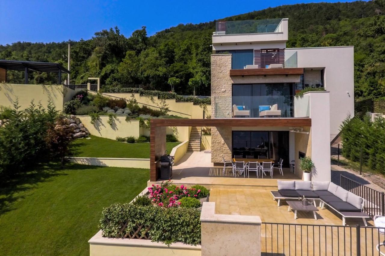 Villa Altavista - Seaview & Relax With Heated Pool & Minigolf Opatija Exterior foto
